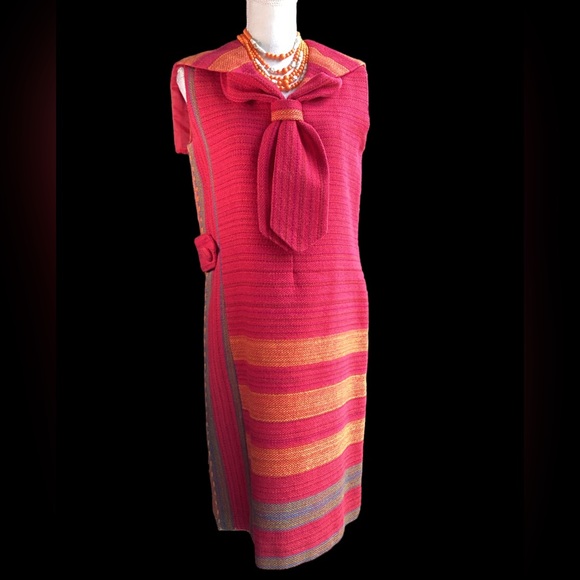 Vintage 1960’s Wool Tweed Magenta Sleeveless Dress. B31 - Picture 16 of 16
